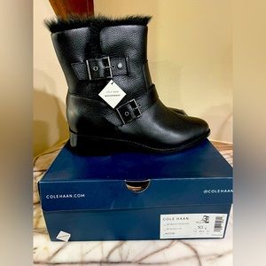 New!$250 COLE HAAN 10 snow winter leather boots
NEELA waterproof lined slip on